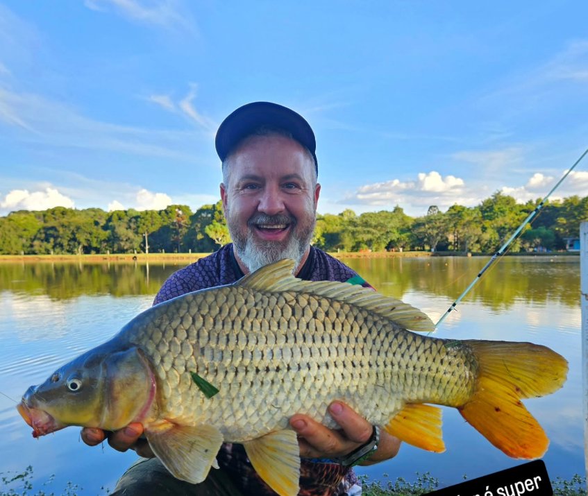 Cleves Fonseca com traíra capturada usando wafters artesanais