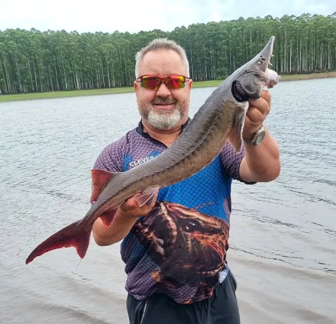 Cleves Fonseca com carpa capturada usando wafters Fonseca